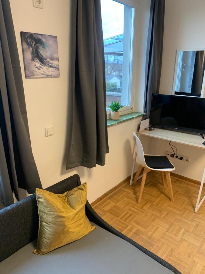 Mainpark Apartment 4 Schlafzimmer Bis Zu 10 Personen Direkt Ueber Aschaffapartment Bei Aschaffenburg Mainaschaff Exterior photo